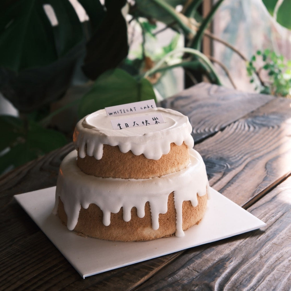 白貓雙層蛋糕